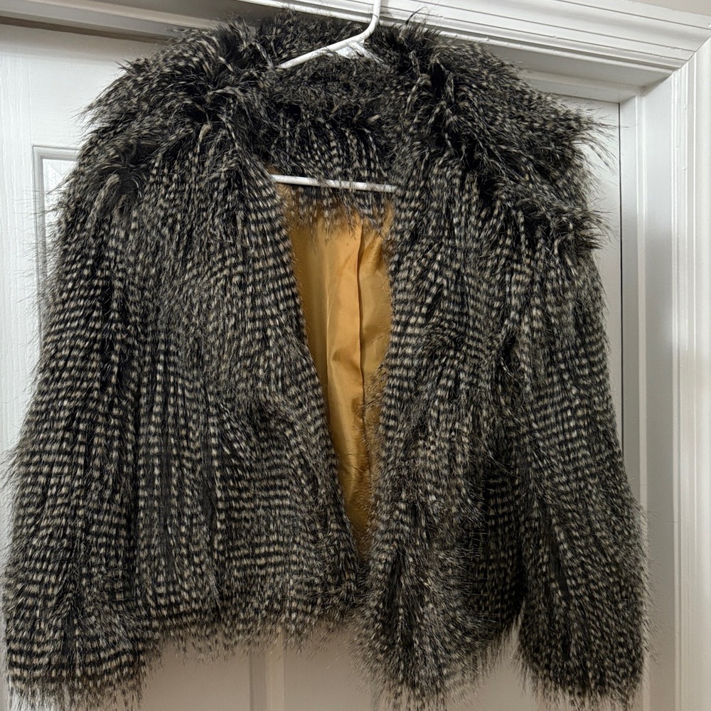 Chic Faux Fur Women's Jacket - Black and Gray